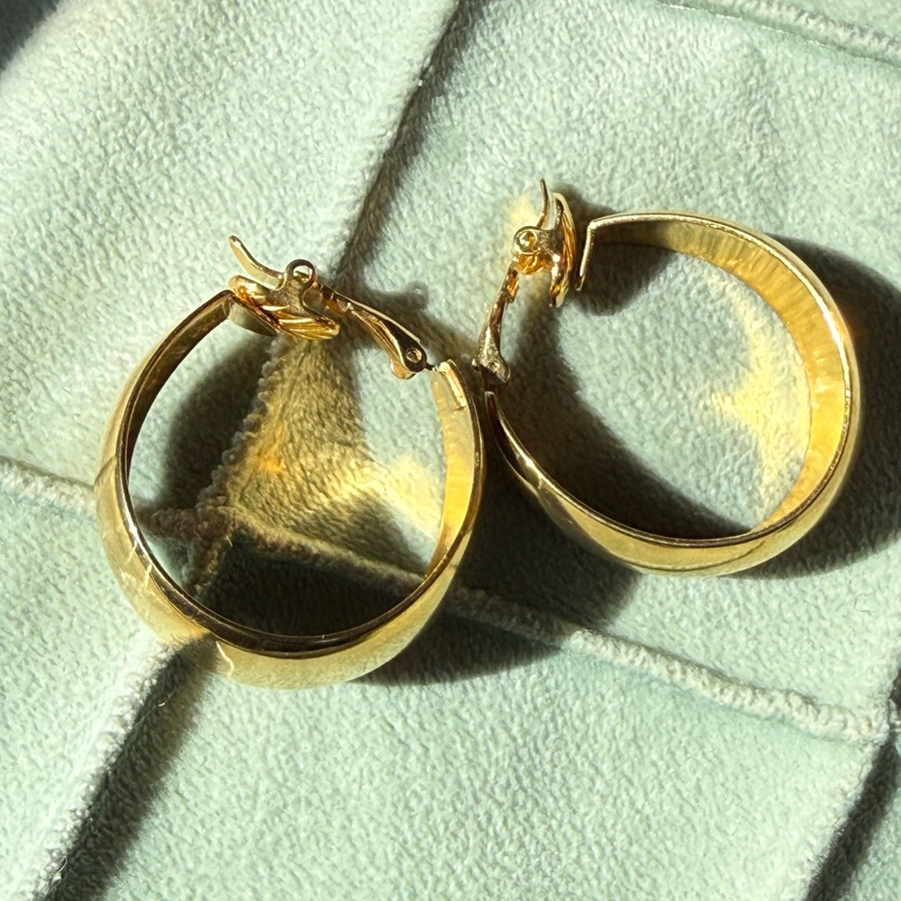 Trifari vintage clip on gold Curved Hoop Earrings - Picture 7 of 10